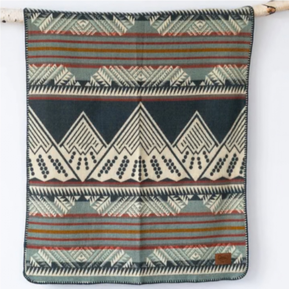 MOUNTAIN LION HEARTPRINT Threads BABY BLANKET 30”‎ x 40” blue orange